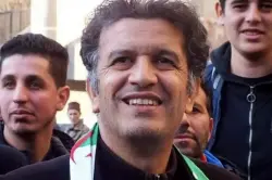 بسبب انتقاده تدبير حرائق الغابات.. الأمن الجزائري يعتقل المعارض فتحي غراس